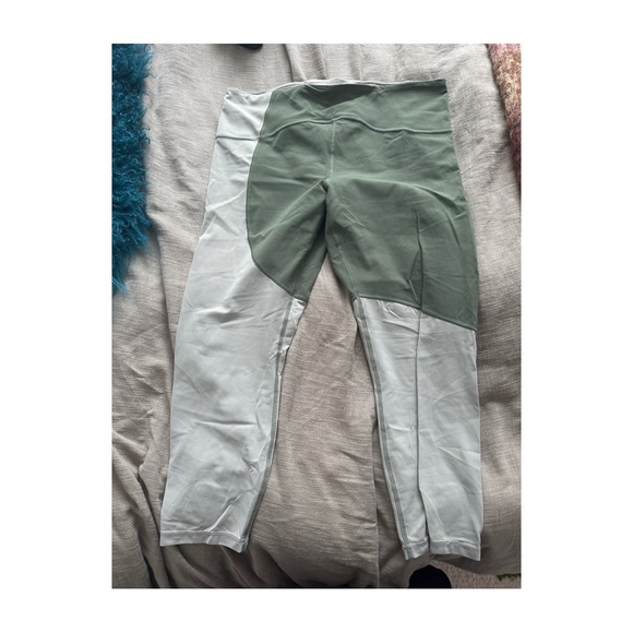 ⭐️SOLD⭐️ Nulu Colour Block High-Rise Crop 23" - Picture 2 of 3